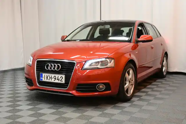 Punainen Viistoperä, Audi A3 – IKH-942