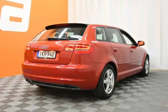 Punainen Viistoperä, Audi A3 – IKH-942