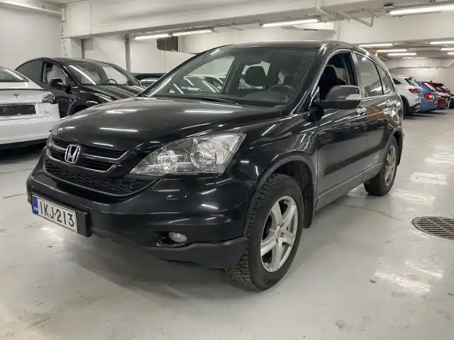 Musta Maastoauto, Honda CR-V – IKJ-213