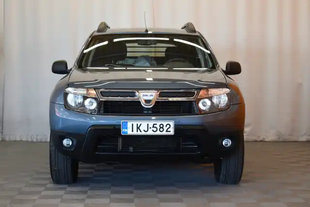 Sininen Maastoauto, Dacia Duster – IKJ-582