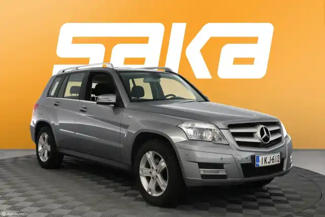 Harmaa Maastoauto, Mercedes-Benz GLK – IKJ-612