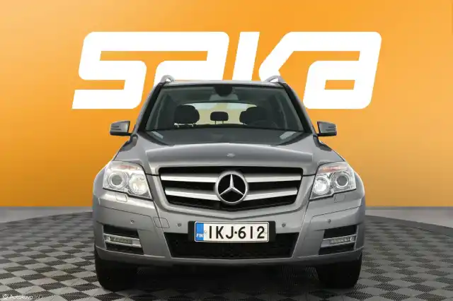 Harmaa Maastoauto, Mercedes-Benz GLK – IKJ-612