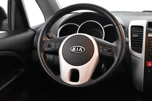 Punainen Viistoperä, Kia Venga – IKN-220