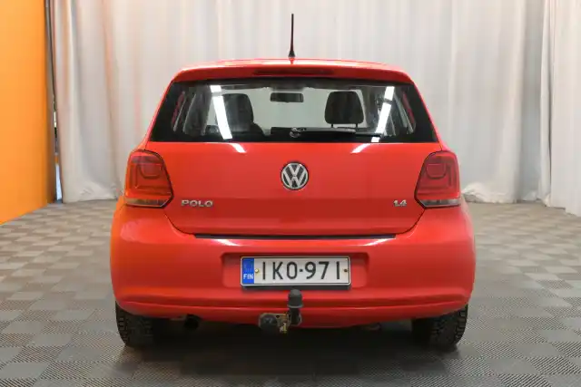 Punainen Viistoperä, Volkswagen Polo – IKO-971