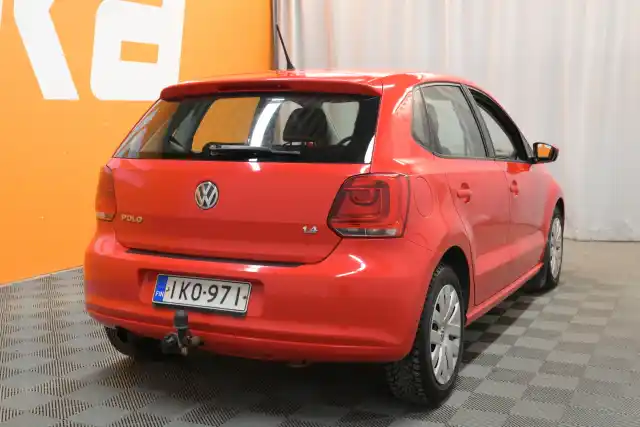 Punainen Viistoperä, Volkswagen Polo – IKO-971