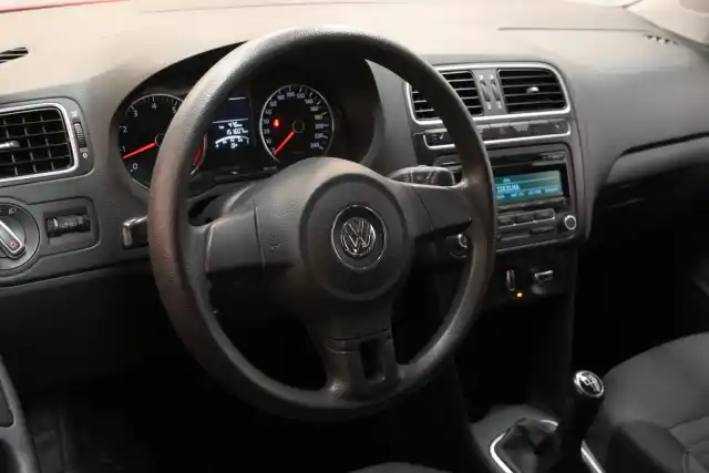Punainen Viistoperä, Volkswagen Polo – IKO-971