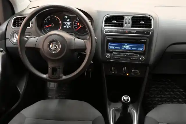 Punainen Viistoperä, Volkswagen Polo – IKO-971