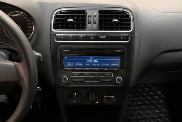 Punainen Viistoperä, Volkswagen Polo – IKO-971