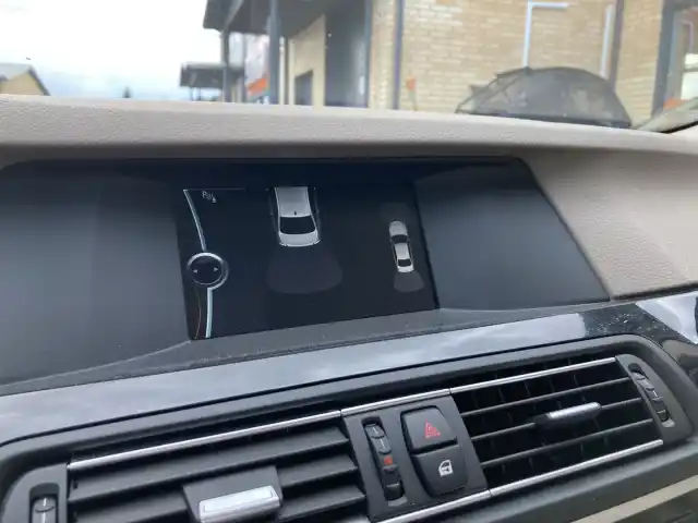 Sininen Sedan, BMW 520 – IKR-108