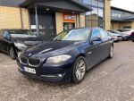 Sininen Sedan, BMW 520 – IKR-108, kuva 1