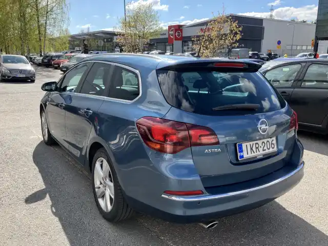 Sininen Farmari, Opel Astra – IKR-206