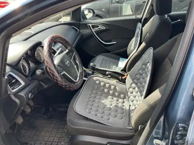 Sininen Farmari, Opel Astra – IKR-206