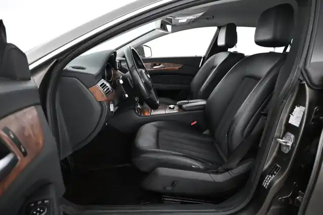 Harmaa Farmari, Mercedes-Benz CLS – IKT-778