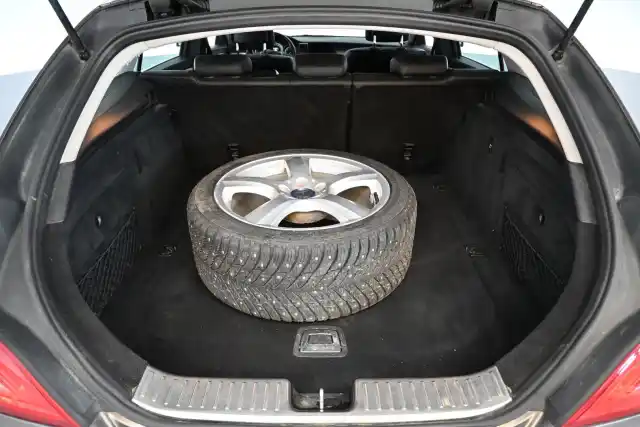 Harmaa Farmari, Mercedes-Benz CLS – IKT-778