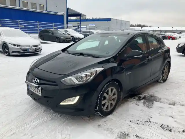 Musta Viistoperä, Hyundai I30 – IKU-973