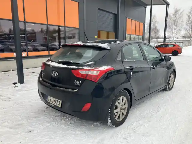 Musta Viistoperä, Hyundai I30 – IKU-973