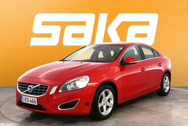 Punainen Sedan, Volvo S60 – IKX-466