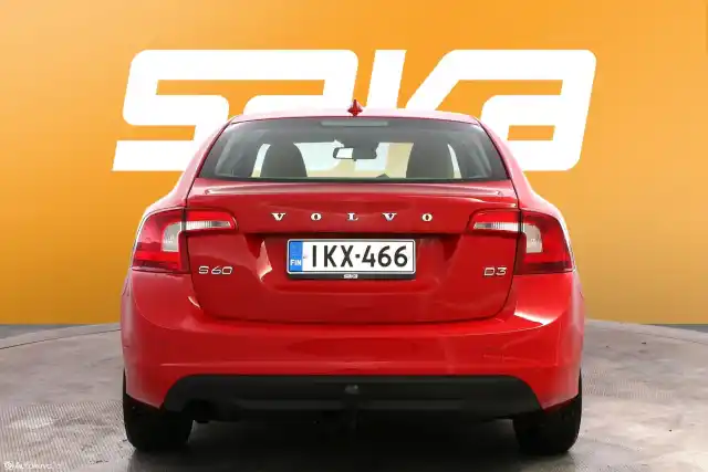 Punainen Sedan, Volvo S60 – IKX-466