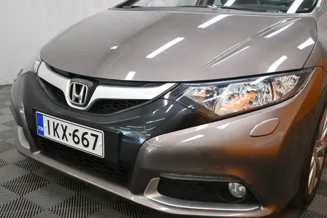 Ruskea (beige) Viistoperä, Honda Civic – IKX-667