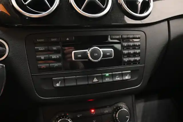Ruskea Tila-auto, Mercedes-Benz B – IKX-708
