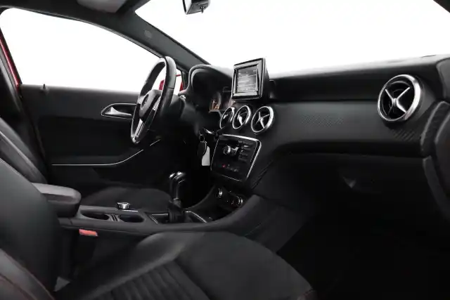 Punainen Viistoperä, Mercedes-Benz A – IKX-974