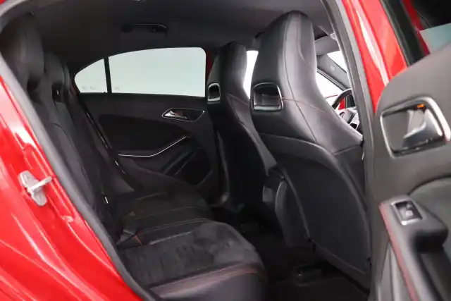 Punainen Viistoperä, Mercedes-Benz A – IKX-974