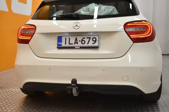 Valkoinen Viistoperä, Mercedes-Benz A – ILA-679