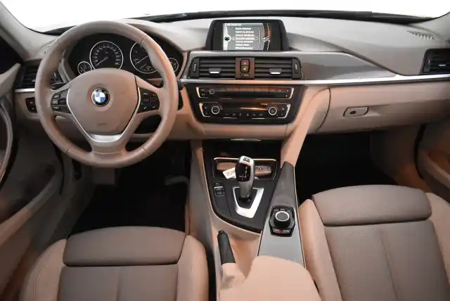 Ruskea (beige) Farmari, BMW 320 – ILA-979