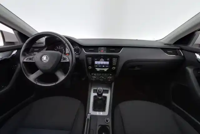 Valkoinen Viistoperä, Skoda Octavia – ILC-290