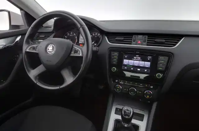 Valkoinen Viistoperä, Skoda Octavia – ILC-290