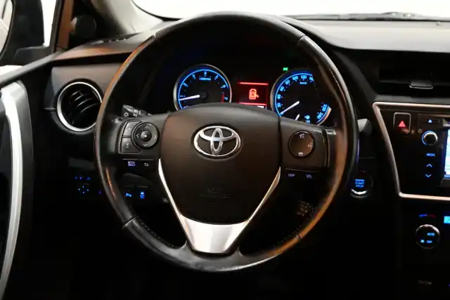 Musta Farmari, Toyota Auris – ILH-105