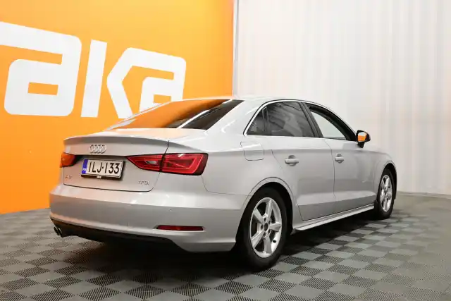 Harmaa Sedan, Audi A3 – ILJ-133