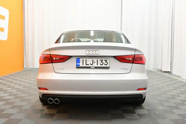 Harmaa Sedan, Audi A3 – ILJ-133