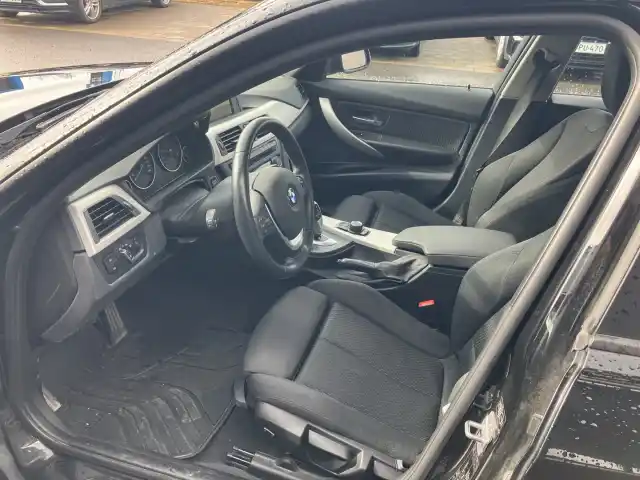 Musta Sedan, BMW 320 – ILJ-875