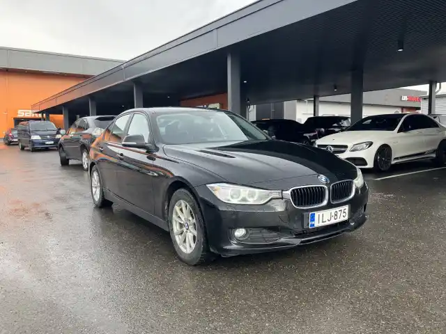 Musta Sedan, BMW 320 – ILJ-875