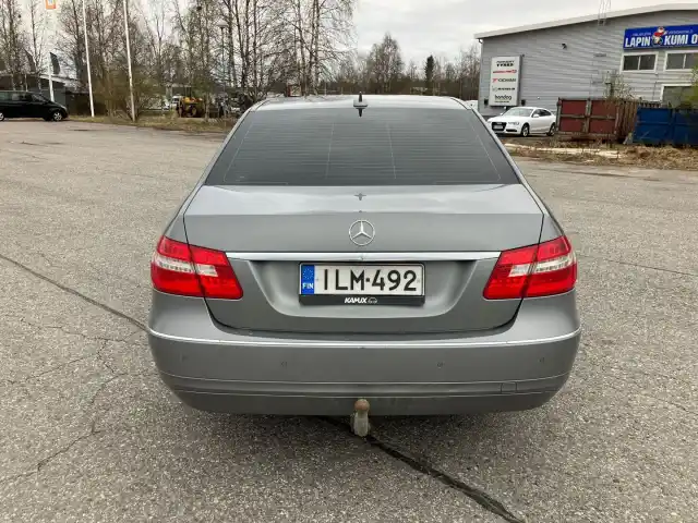 Hopea Sedan, Mercedes-Benz E – ILM-492