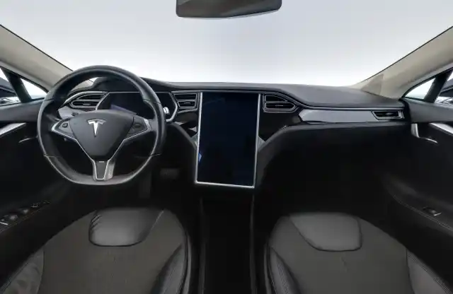 Musta Viistoperä, Tesla Model S – ILO-843