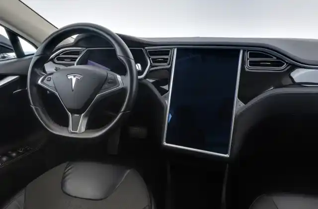 Musta Viistoperä, Tesla Model S – ILO-843