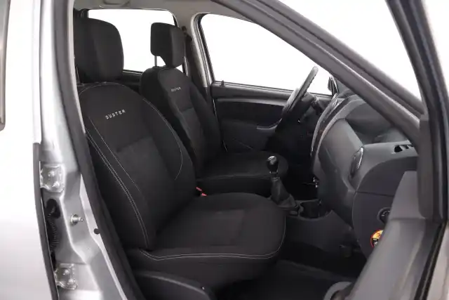 Harmaa Maastoauto, Dacia Duster – ILP-280