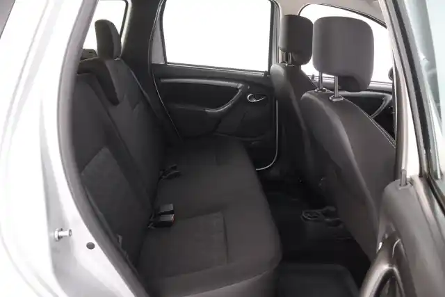 Harmaa Maastoauto, Dacia Duster – ILP-280