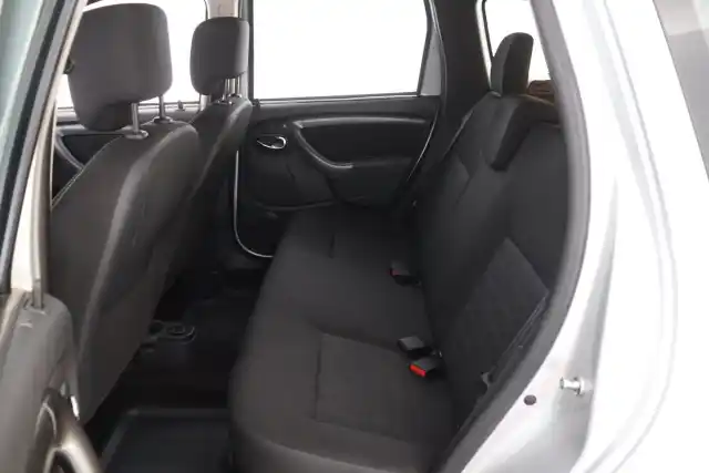 Harmaa Maastoauto, Dacia Duster – ILP-280