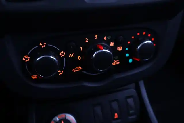 Harmaa Maastoauto, Dacia Duster – ILP-280