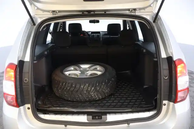 Harmaa Maastoauto, Dacia Duster – ILP-280