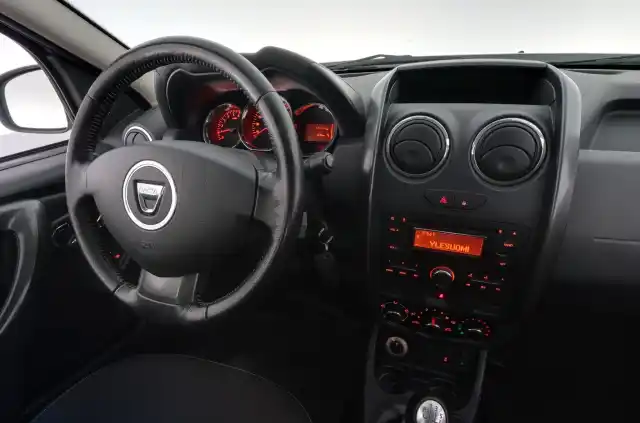 Harmaa Maastoauto, Dacia Duster – ILP-280