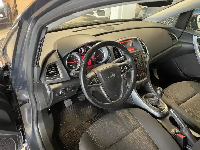 Harmaa Farmari, Opel Astra – ILP-594