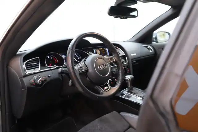 Harmaa Viistoperä, Audi A5 – ILP-722