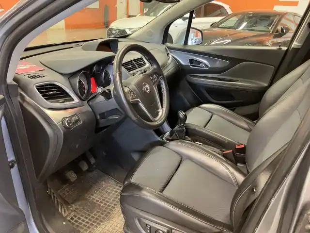 Harmaa Maastoauto, Opel Mokka – ILP-873