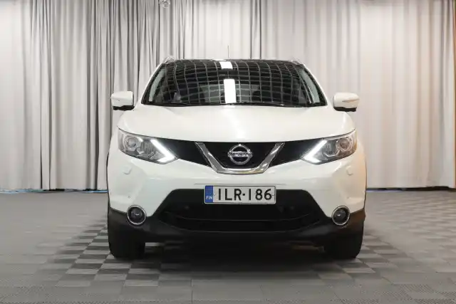 Valkoinen Maastoauto, Nissan Qashqai – ILR-186