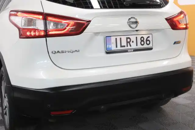 Valkoinen Maastoauto, Nissan Qashqai – ILR-186