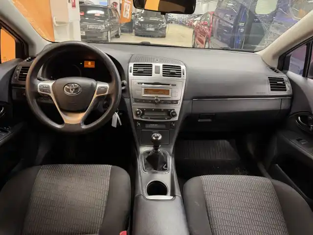 Musta Farmari, Toyota Avensis – ILR-765